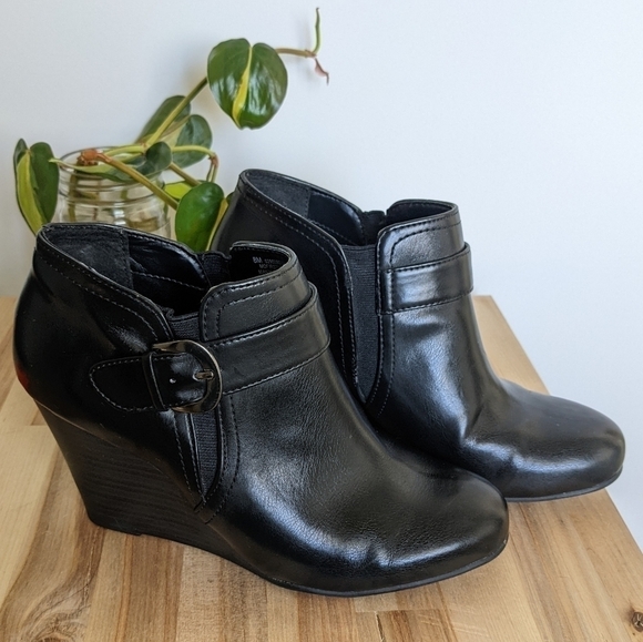 MOOTSIES Tootsies Black Wedge Booties with Buckles 8 - Picture 9 of 9